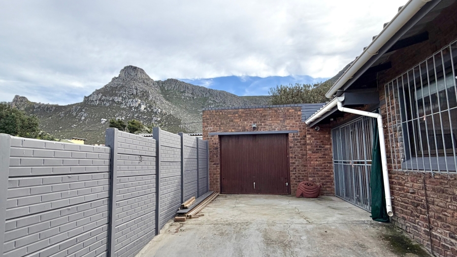 3 Bedroom Property for Sale in Palmiet Western Cape